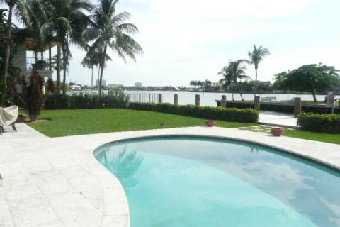 House in Fort Lauderdale, Florida 5 bedrooms, 394.37 sq.m. № 1061447 - photo 3