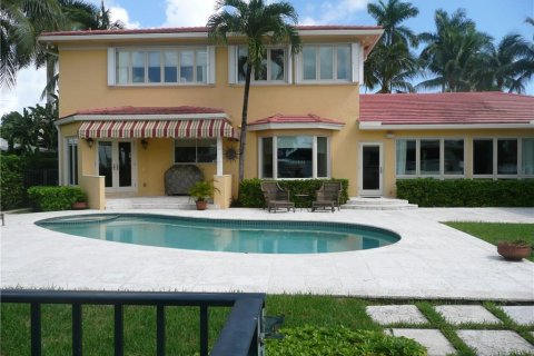 House in Fort Lauderdale, Florida 5 bedrooms, 394.37 sq.m. № 1061447 - photo 6