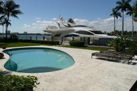 House in Fort Lauderdale, Florida 5 bedrooms, 394.37 sq.m. № 1061447 - photo 4