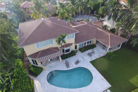 House in Fort Lauderdale, Florida 5 bedrooms, 394.37 sq.m. № 1061447 - photo 21