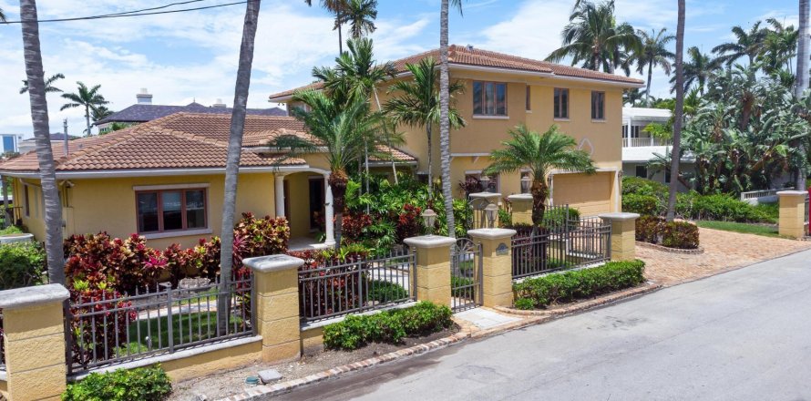 House in Fort Lauderdale, Florida 5 bedrooms, 394.37 sq.m. № 1061447