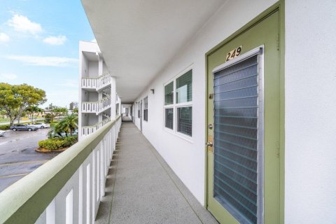 Condo in West Palm Beach, Florida, 2 bedrooms  № 1068265 - photo 4