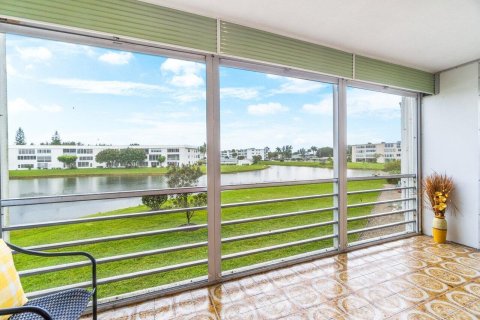 Condo in West Palm Beach, Florida, 2 bedrooms  № 1068265 - photo 10