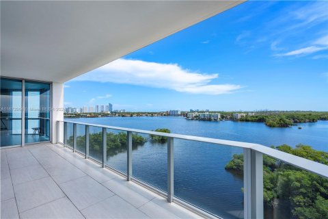 Condominio en venta en North Miami Beach, Florida, 2 dormitorios, 181.9 m2 № 1401314 - foto 2