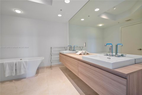 Copropriété à vendre à North Miami Beach, Floride: 2 chambres, 181.9 m2 № 1401314 - photo 16