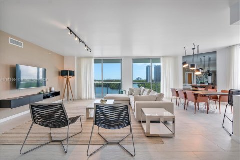 Copropriété à vendre à North Miami Beach, Floride: 2 chambres, 181.9 m2 № 1401314 - photo 4