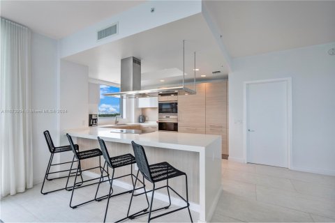 Copropriété à vendre à North Miami Beach, Floride: 2 chambres, 181.9 m2 № 1401314 - photo 11