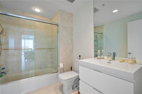 Condominio en venta en North Miami Beach, Florida, 2 dormitorios, 181.9 m2 № 1401314 - foto 21