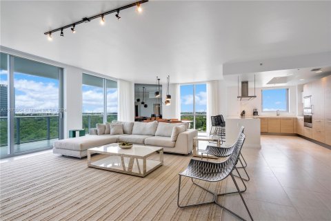 Copropriété à vendre à North Miami Beach, Floride: 2 chambres, 181.9 m2 № 1401314 - photo 1