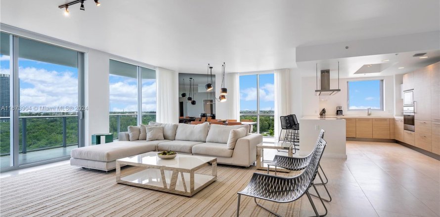 Condominio en North Miami Beach, Florida, 2 dormitorios  № 1401314