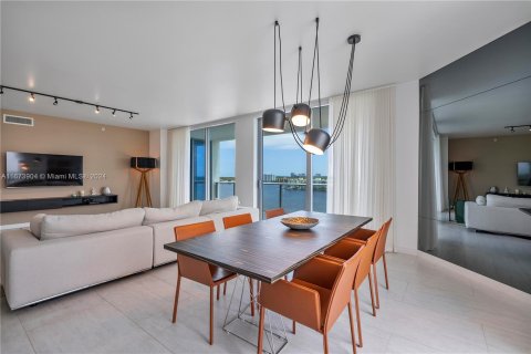 Copropriété à vendre à North Miami Beach, Floride: 2 chambres, 181.9 m2 № 1401314 - photo 12