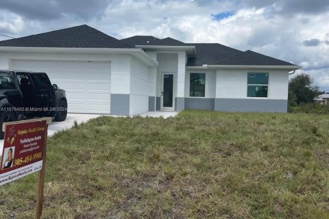 Casa en venta en Lehigh Acres, Florida, 3 dormitorios № 1401379 - foto 2