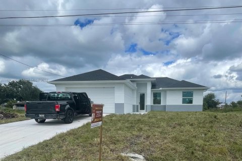 Casa en venta en Lehigh Acres, Florida, 3 dormitorios № 1401379 - foto 1