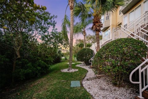 Townhouse in Tampa, Florida 3 bedrooms, 235.97 sq.m. № 1069854 - photo 23