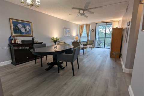 Condominio en venta en Tamarac, Florida, 1 dormitorio, 77.95 m2 № 1050935 - foto 1