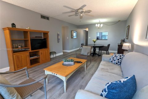 Condominio en venta en Tamarac, Florida, 1 dormitorio, 77.95 m2 № 1050935 - foto 4