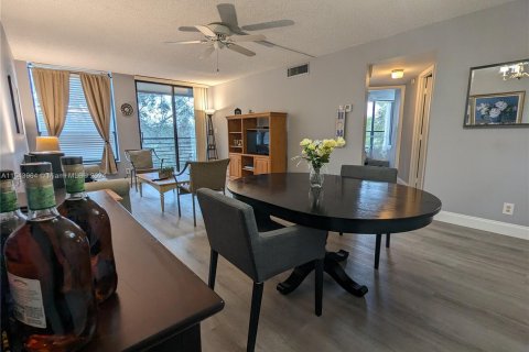 Condominio en venta en Tamarac, Florida, 1 dormitorio, 77.95 m2 № 1050935 - foto 2