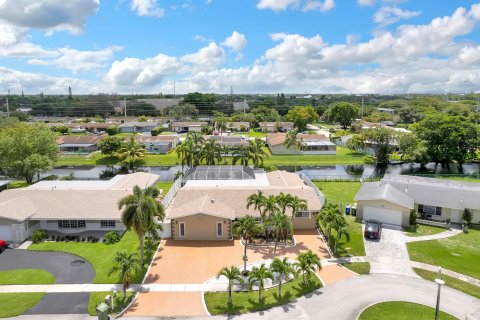 Villa ou maison à vendre à Pembroke Pines, Floride: 3 chambres, 233.37 m2 № 1061439 - photo 6