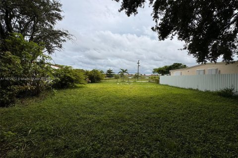 Terreno en venta en Opa-locka, Florida № 1396254 - foto 3