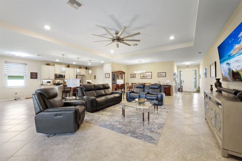 Villa ou maison à vendre à Cape Coral, Floride: 3 chambres, 219.34 m2 № 1090856 - photo 17
