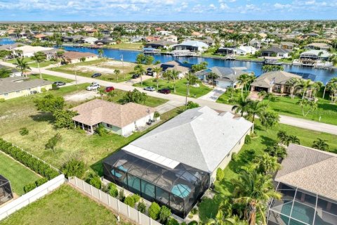 Villa ou maison à vendre à Cape Coral, Floride: 3 chambres, 219.34 m2 № 1090856 - photo 2