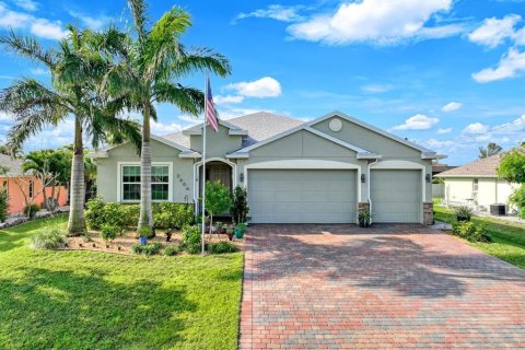 Casa en venta en Cape Coral, Florida, 3 dormitorios, 219.34 m2 № 1090856 - foto 1