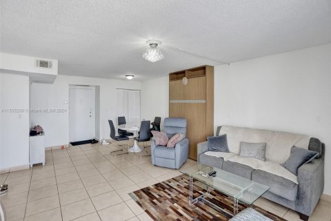 Condo in Miami Beach, Florida, 1 bedroom  № 1076398 - photo 10