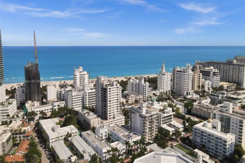 Condo in Miami Beach, Florida, 1 bedroom  № 1076398 - photo 24