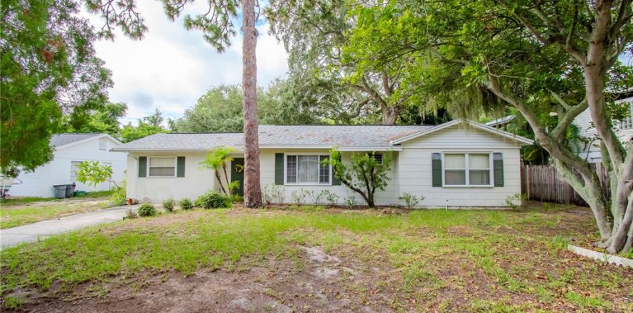 House in Tarpon Springs, Florida 3 bedrooms, 177.54 sq.m. № 1339390