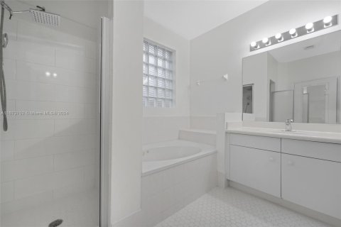 Villa ou maison à vendre à Miami, Floride: 4 chambres, 201.41 m2 № 1396940 - photo 12