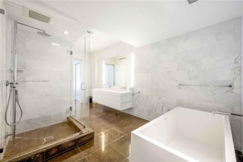 Condo in Miami Beach, Florida, 1 bedroom  № 1396852 - photo 11