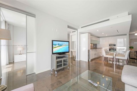 Condo in Miami Beach, Florida, 1 bedroom  № 1396852 - photo 2