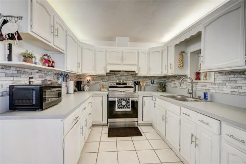Villa ou maison à vendre à Clewiston, Floride: 4 chambres, 201.04 m2 № 1032399 - photo 16