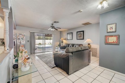 Купить виллу или дом в Клуистон, Флорида 12 комнат, 201.04м2, № 1032399 - фото 6