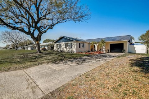 Villa ou maison à vendre à Clewiston, Floride: 4 chambres, 201.04 m2 № 1032399 - photo 1