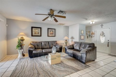 Купить виллу или дом в Клуистон, Флорида 12 комнат, 201.04м2, № 1032399 - фото 7