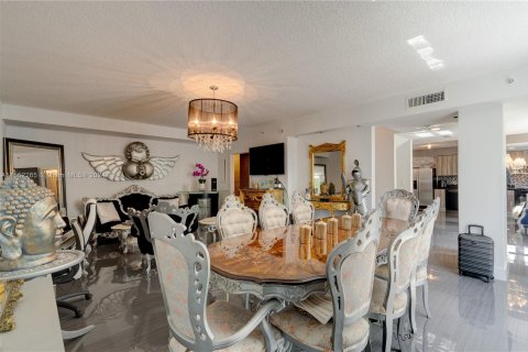 Townhouse in Miami, Florida 3 bedrooms, 174.28 sq.m. № 1071949 - photo 10