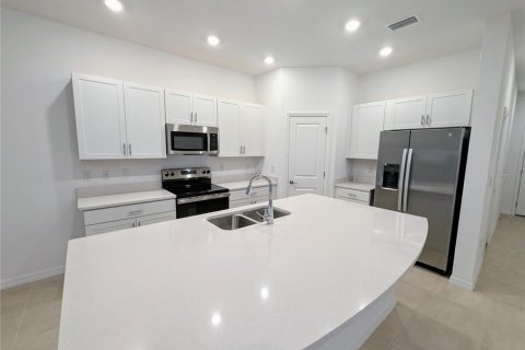 Townhouse in Wesley Chapel, Florida 3 bedrooms, 142.42 sq.m. № 1371277 - photo 5