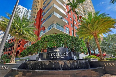 Condo in Miami, Florida, 2 bedrooms  № 1326008 - photo 1