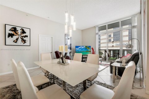 Condo in Miami, Florida, 2 bedrooms  № 1326008 - photo 11