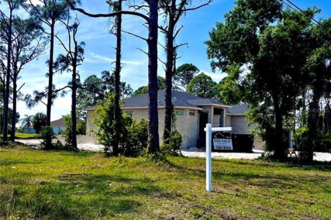 Terreno en venta en Rotonda, Florida № 1067368 - foto 1