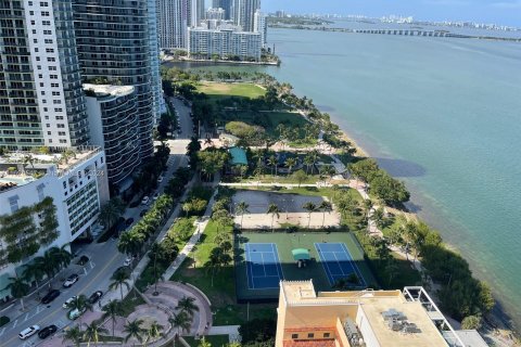 Condo in Miami, Florida, 1 bedroom  № 1272752 - photo 1