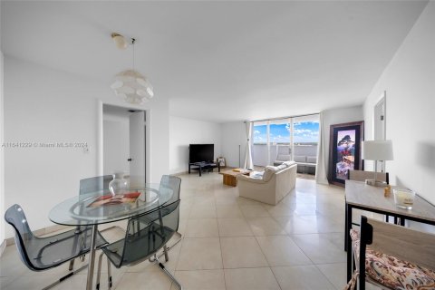 Copropriété à vendre à Aventura, Floride: 2 chambres, 99.68 m2 № 1328748 - photo 2