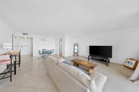 Copropriété à vendre à Aventura, Floride: 2 chambres, 99.68 m2 № 1328748 - photo 9