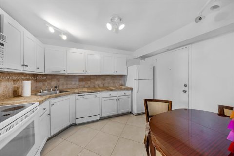 Condo in Aventura, Florida, 2 bedrooms  № 1328748 - photo 11