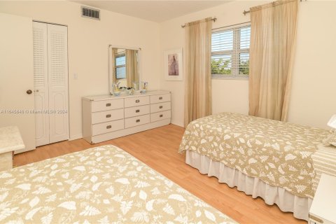 Condo in Dania Beach, Florida, 2 bedrooms  № 1328715 - photo 21