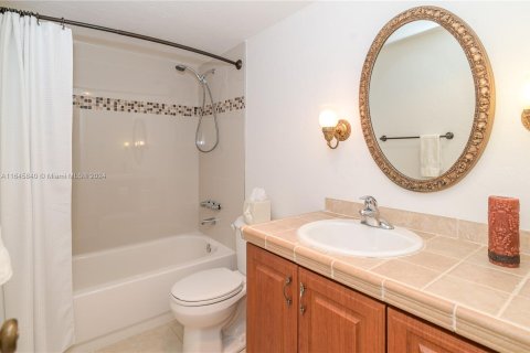 Condo in Dania Beach, Florida, 2 bedrooms  № 1328715 - photo 22