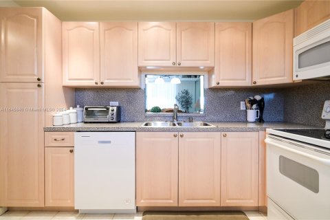 Condo in Dania Beach, Florida, 2 bedrooms  № 1328715 - photo 4