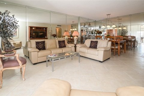 Condo in Dania Beach, Florida, 2 bedrooms  № 1328715 - photo 9