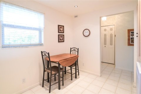 Condo in Dania Beach, Florida, 2 bedrooms  № 1328715 - photo 5